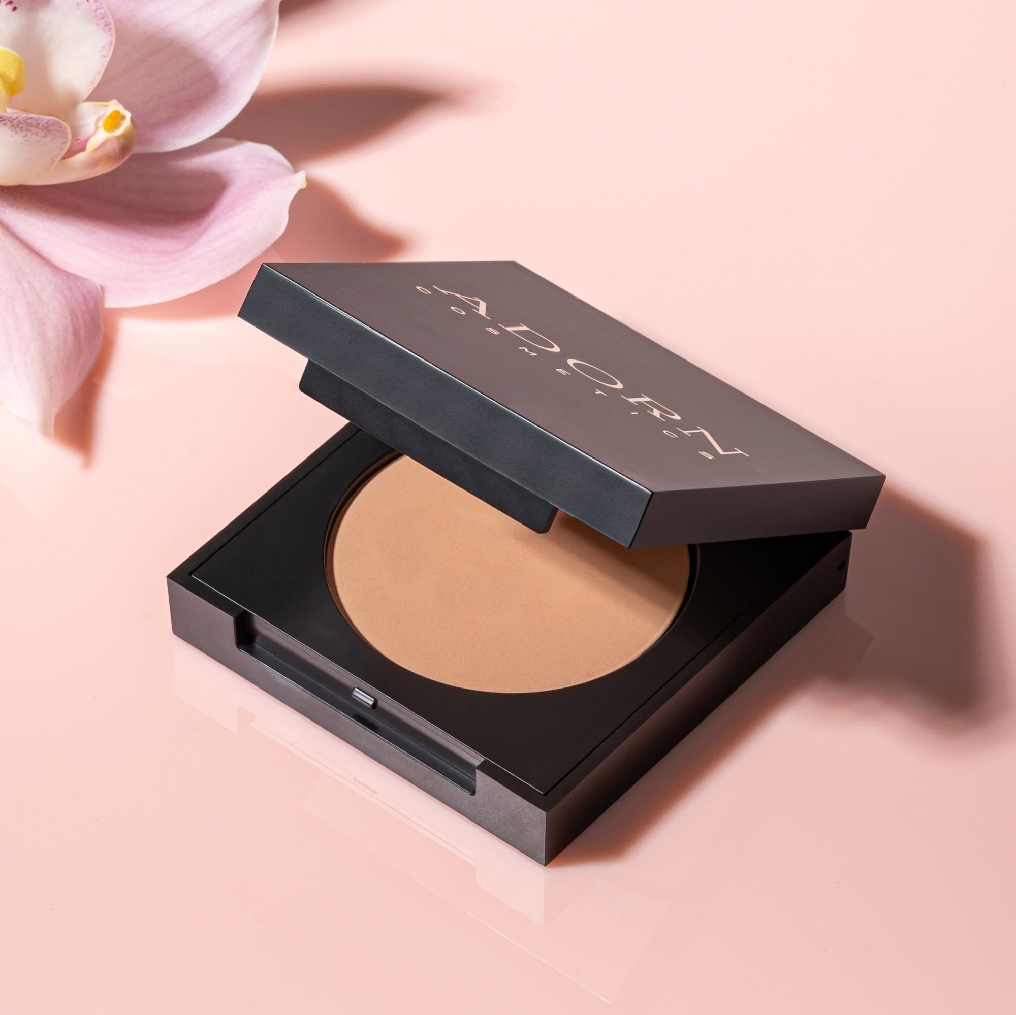 mineral-Foundation-compact-adorn-cosmetics